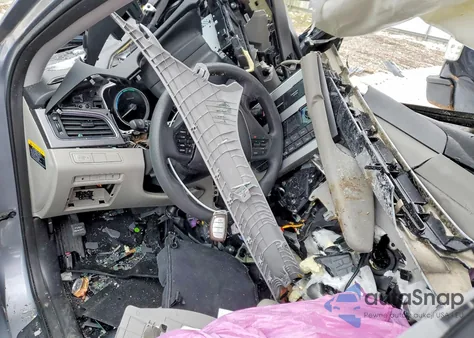 2016 Hyundai Sonata Hybrid from USA, damaged, VIN KMHE24L18GA030150